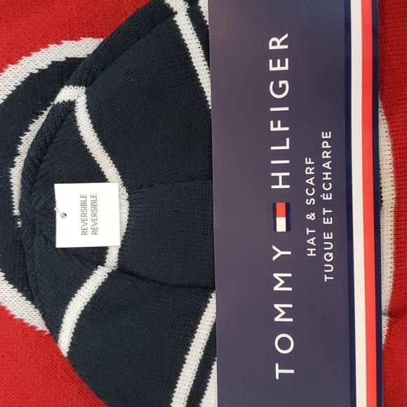 Tommy Hilfiger NWT Reversible Red, White and Blue Hat and Scarf Set - Picture 2 of 7